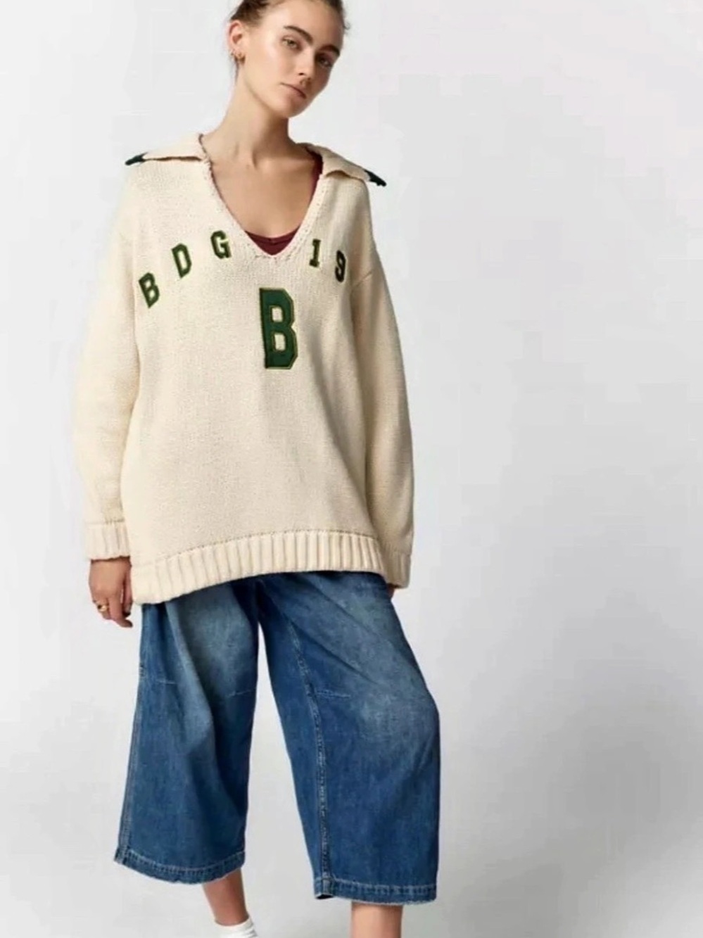 BDG V-Neck Sweater in Cream & Green Size Medium